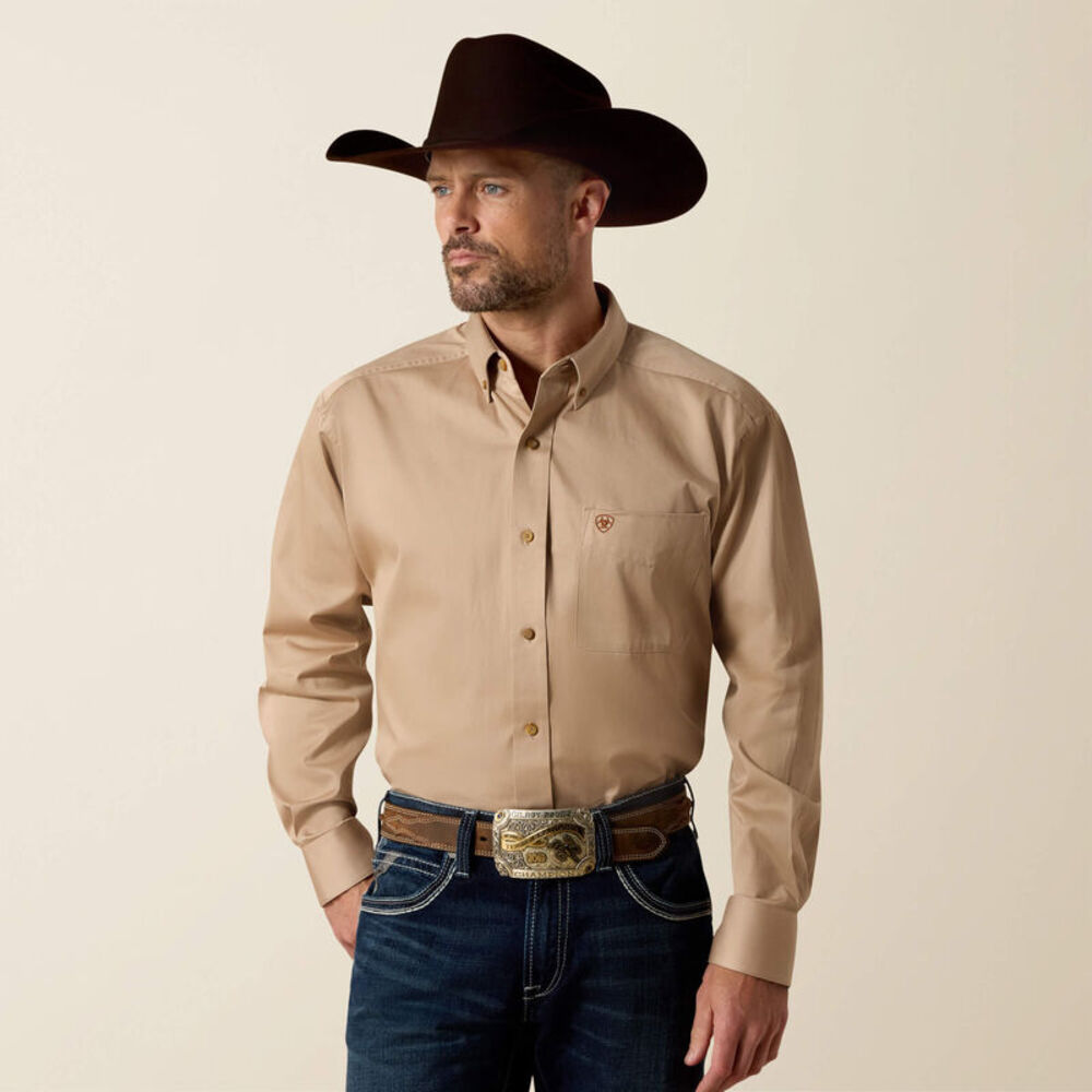 NWT Ariat Solid Twill Classic Fit Shirt in Khaki size Medium